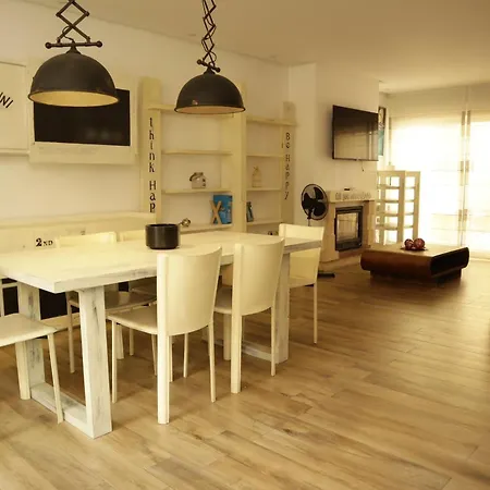 Beachside Townhouse In With Pool *